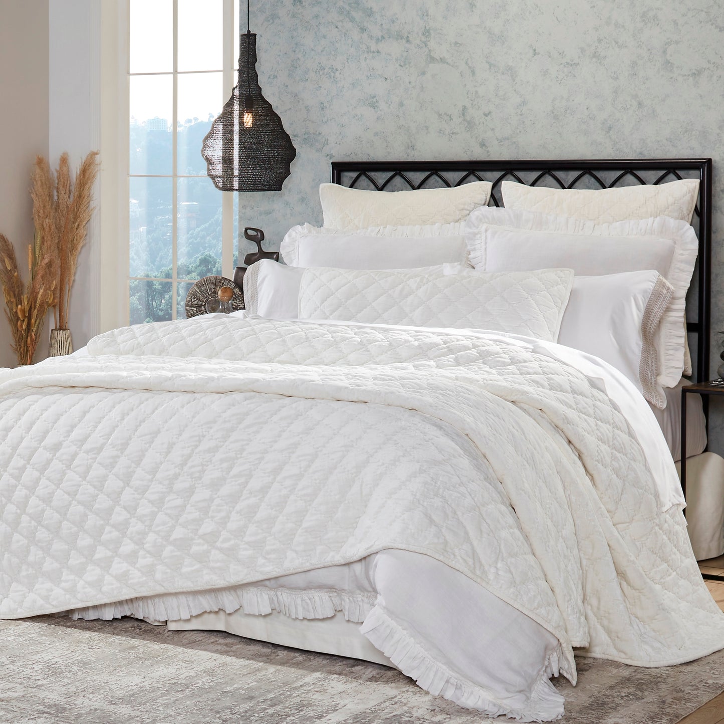 Clermont Queen Quilt in White