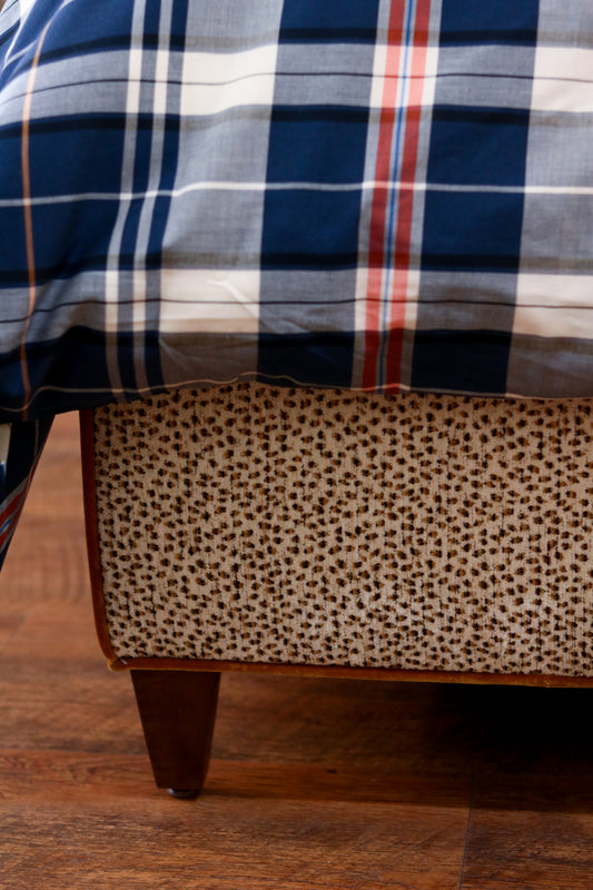 Upholstered Biscuit Tufted Queen Bed