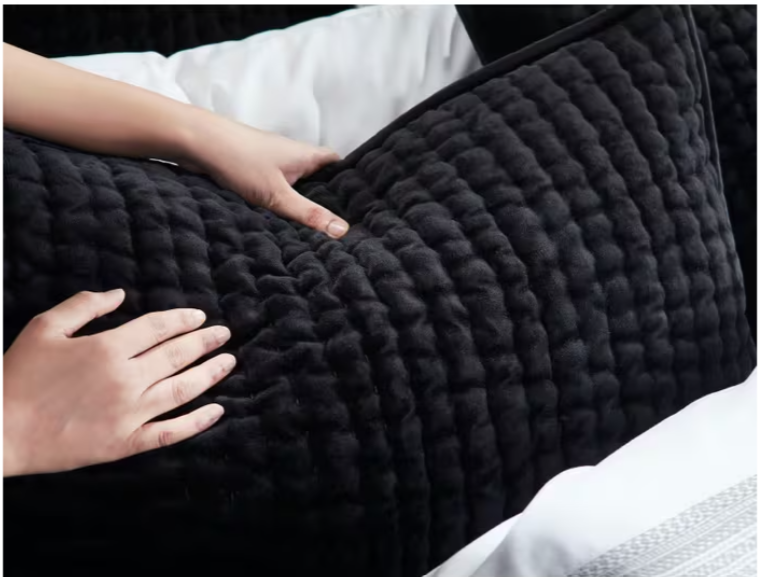 Walton Quilt in Black