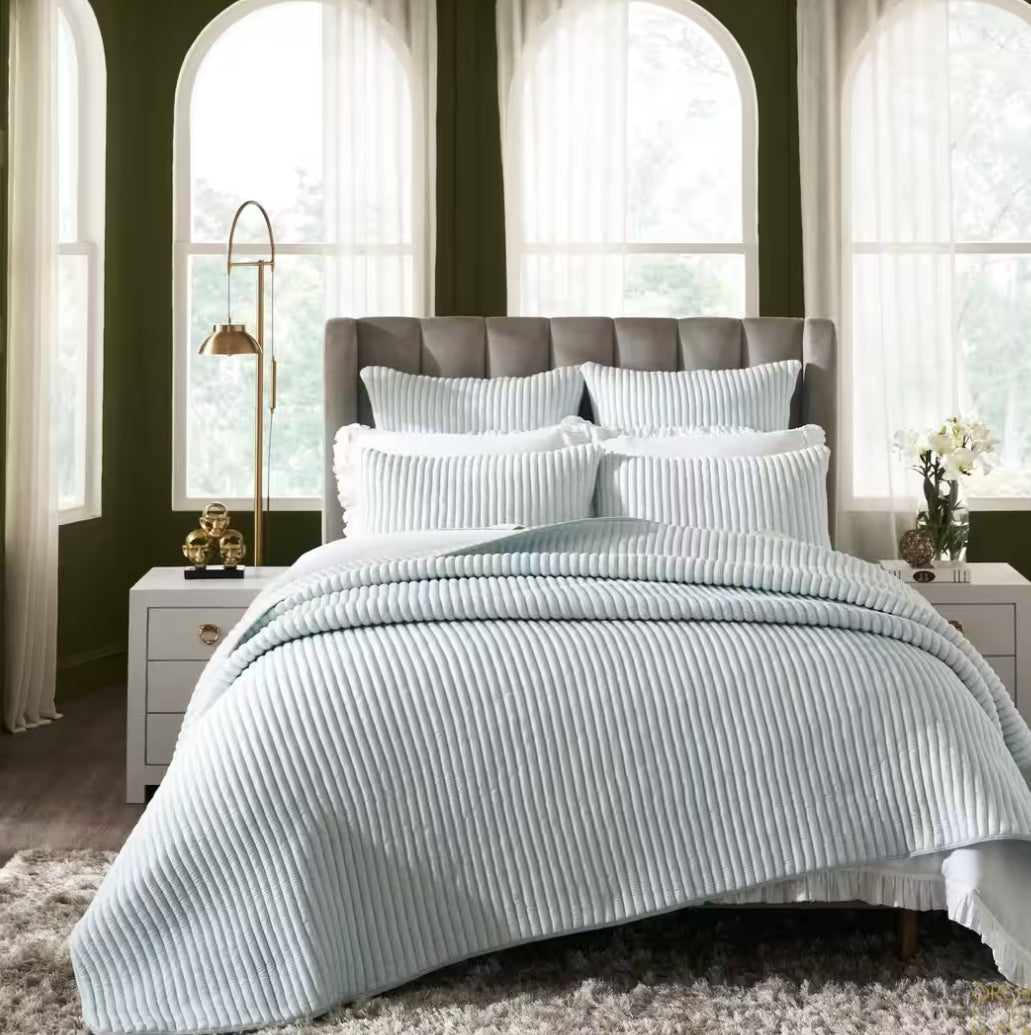 Queen Charlton Quilt in Sky Melange