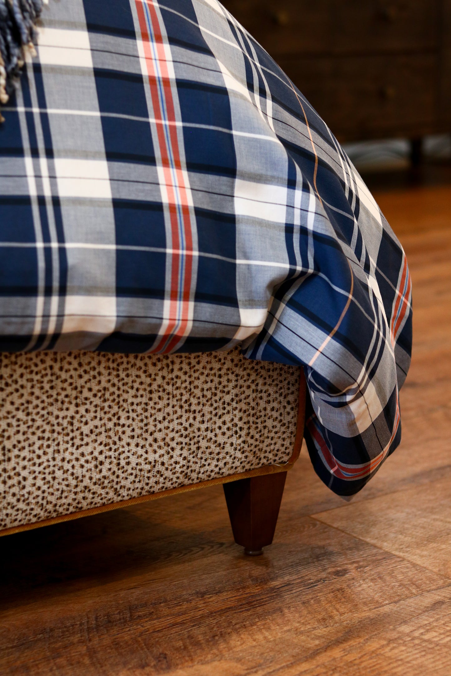 Upholstered Biscuit Tufted Queen Bed