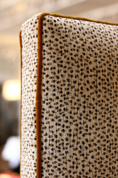 Upholstered Biscuit Tufted Queen Bed