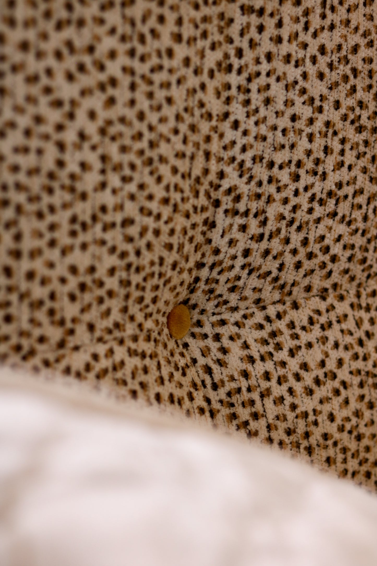Upholstered Biscuit Tufted Queen Bed