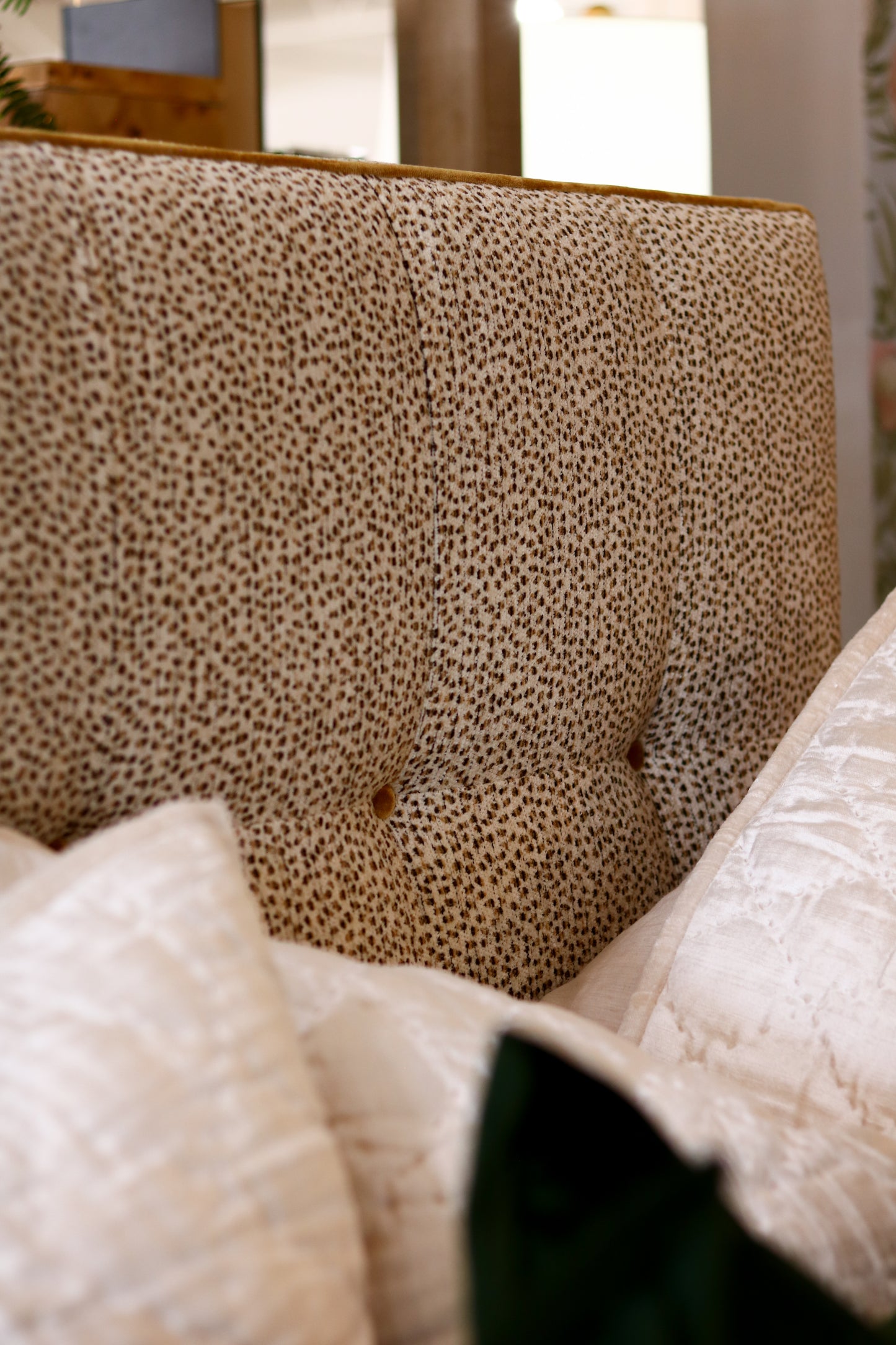Upholstered Biscuit Tufted Queen Bed