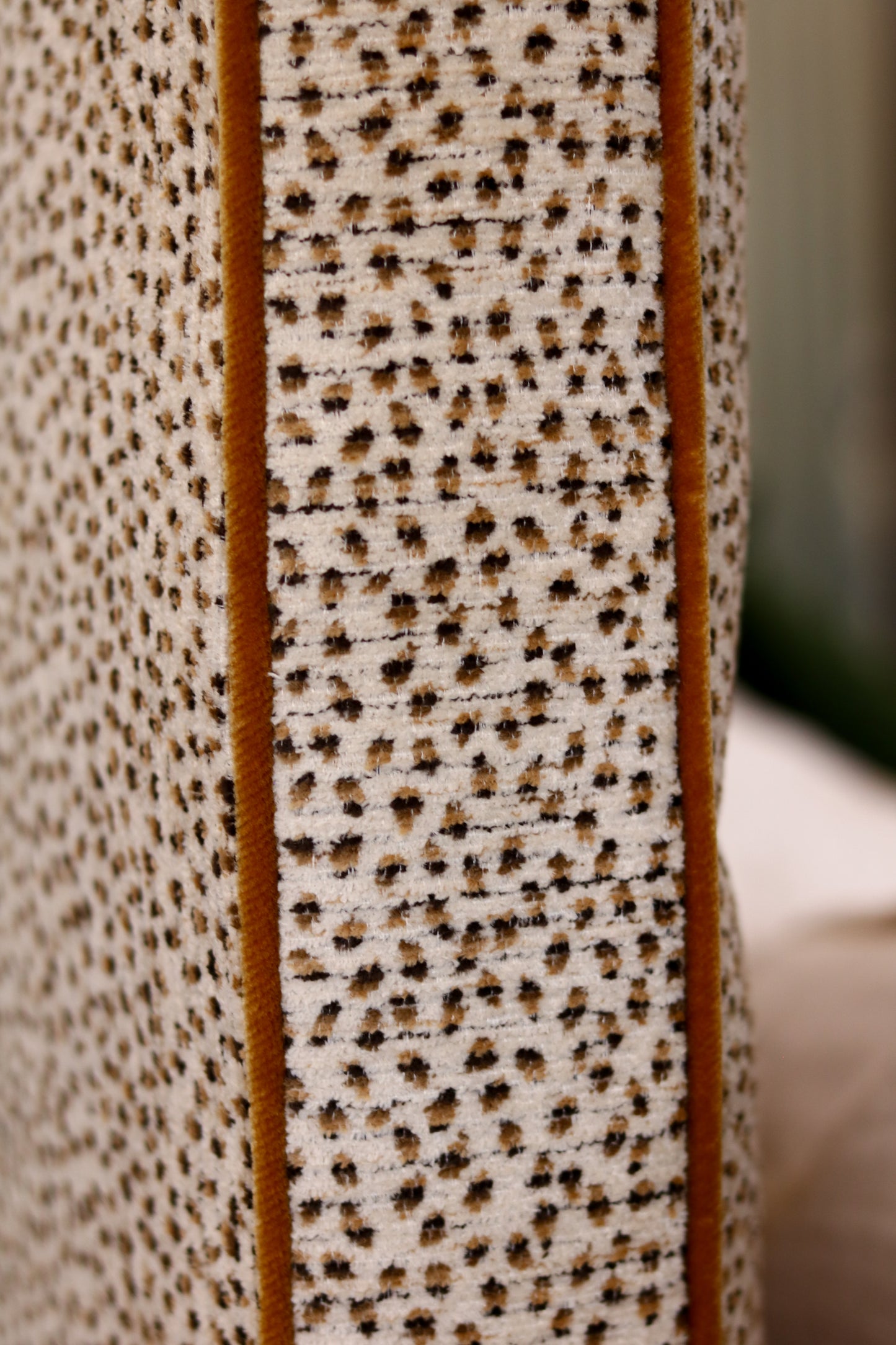 Upholstered Biscuit Tufted Queen Bed