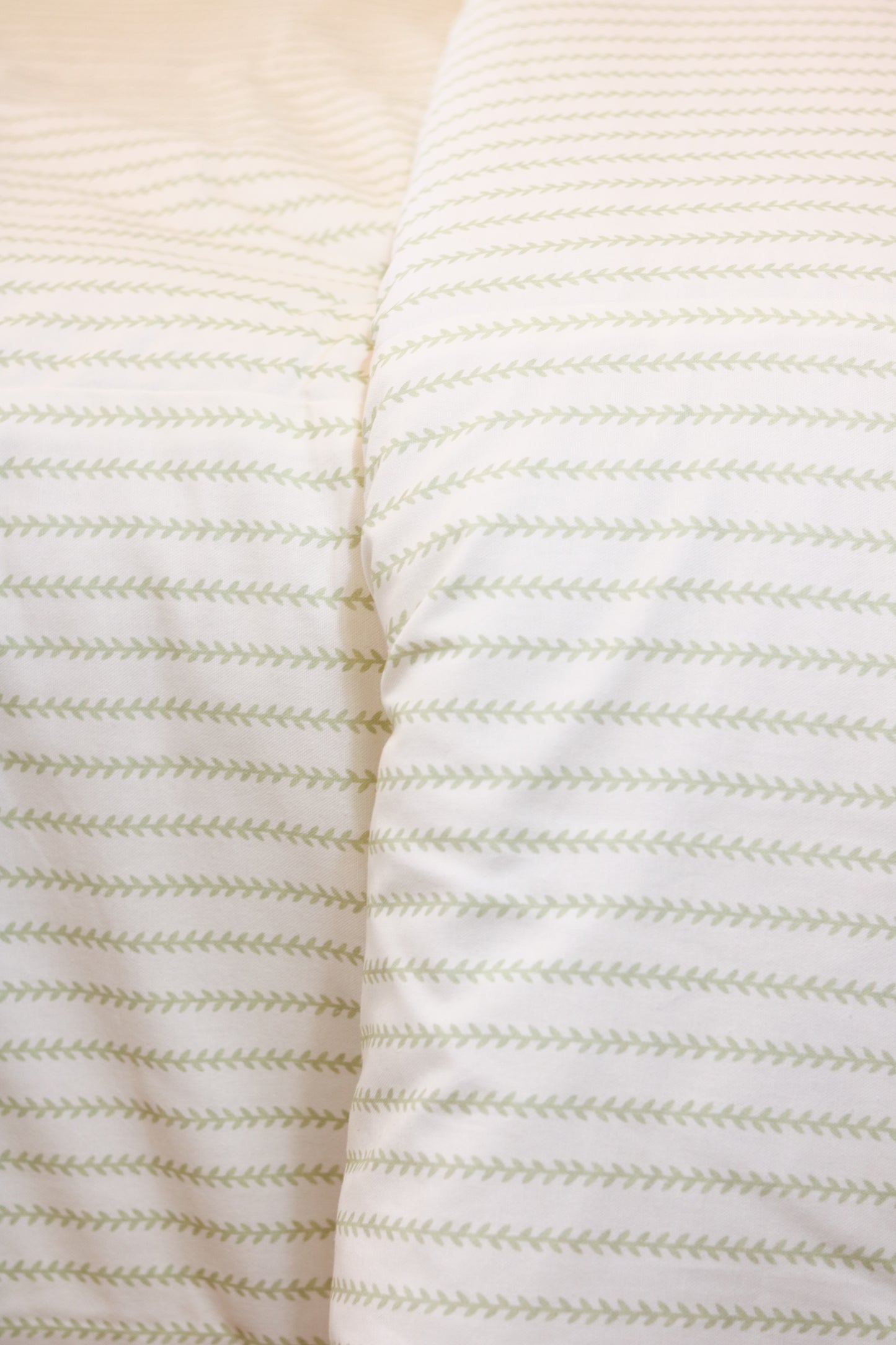 Manderley Vine Hand-Tacked Comforter - 92" x 96"
