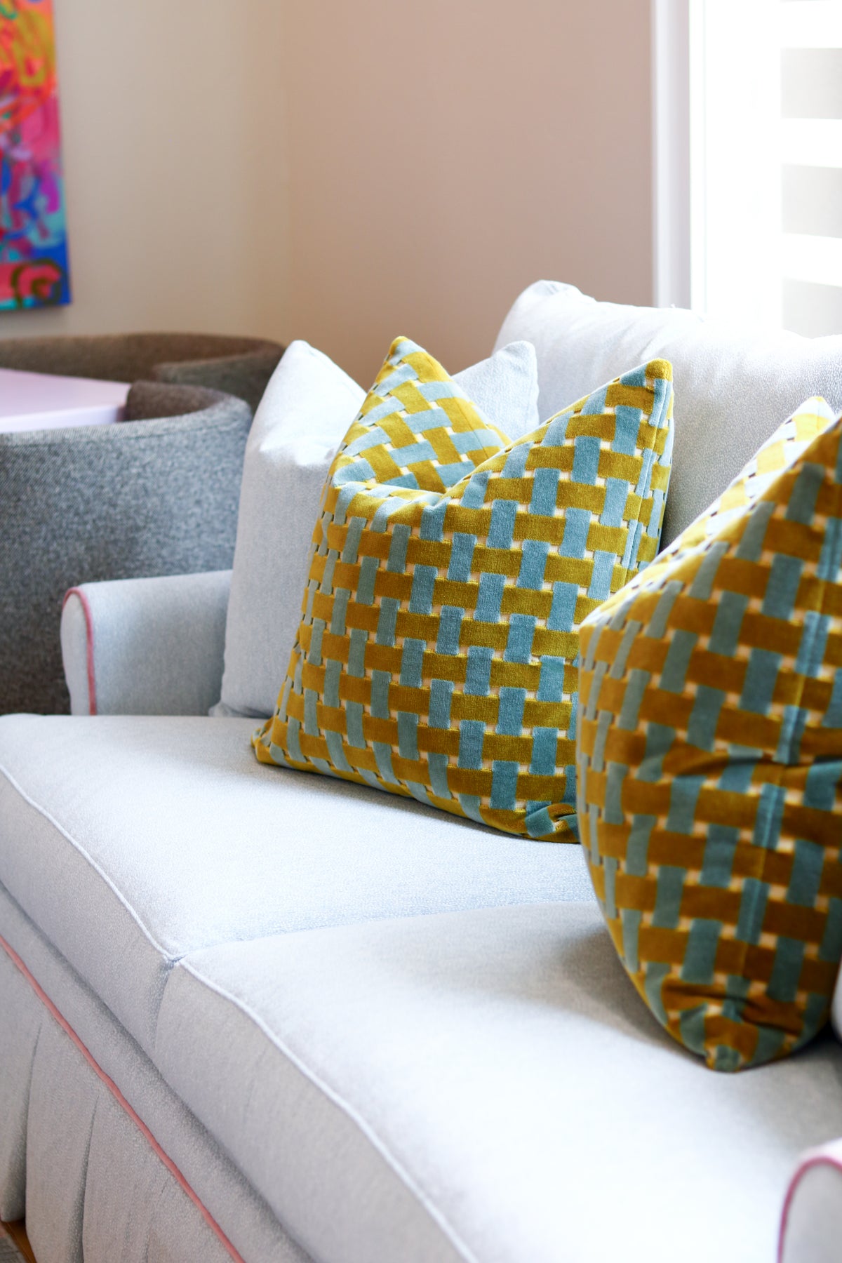 Magnolia Sofa in Scatter Sky