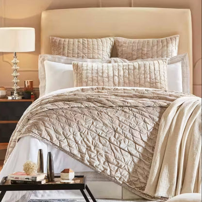 Luna Velvet Quilt in Champagne